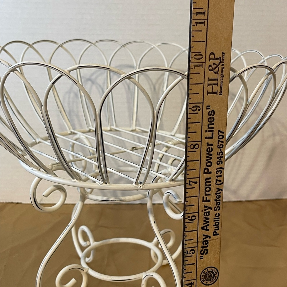 Decorative White Metal Wire Fruit Bowl Pedestal - Picture 5 of 5